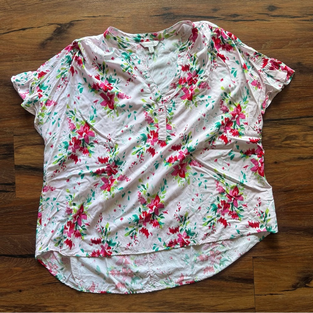 Crown & Ivy Women's XL - light Pink with bright color floral top